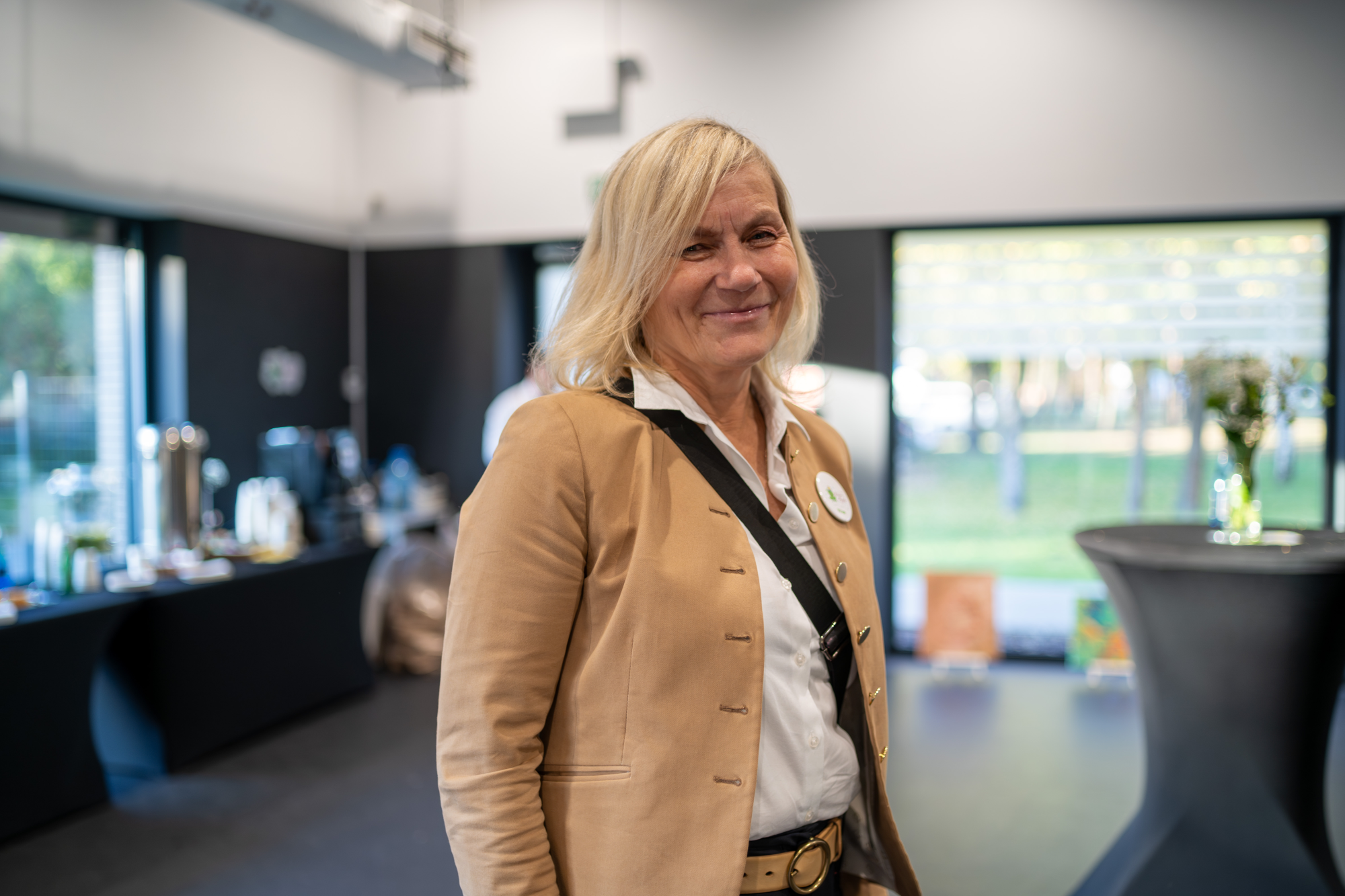 Rehamanager Fundacji Nasza Bajka podczas rozmowy z podopiecznym.